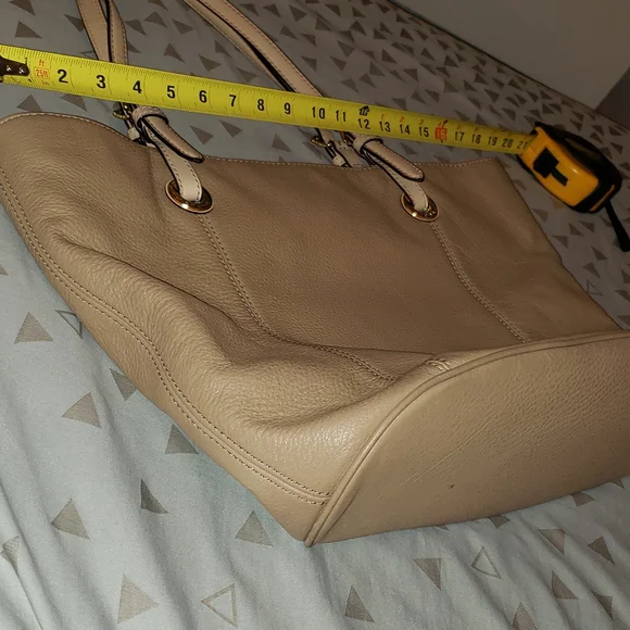 💕🔥Beige Michael Kors Bag Tote🔥💕 - Picture 3 of 12